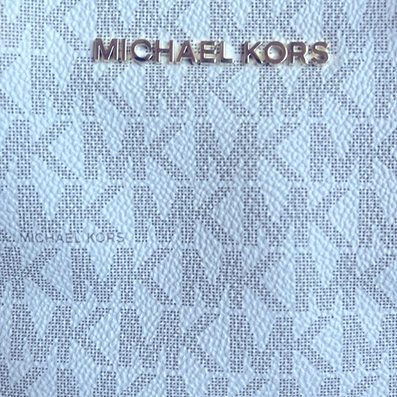 Authentic Michael Kors handbag - Picture 3 of 9